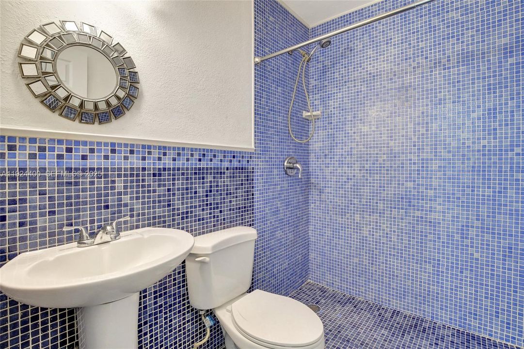 For Rent: $3,700 (4 beds, 2 baths, 1755 Square Feet)