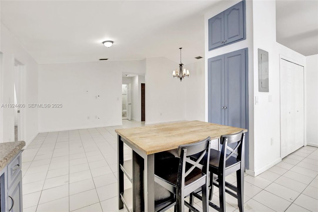 For Rent: $3,700 (4 beds, 2 baths, 1755 Square Feet)