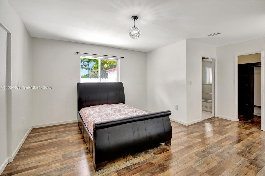 For Rent: $3,700 (4 beds, 2 baths, 1755 Square Feet)