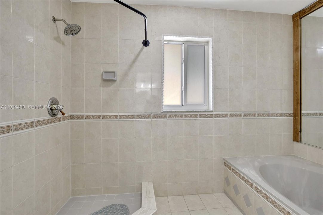 For Rent: $3,700 (4 beds, 2 baths, 1755 Square Feet)