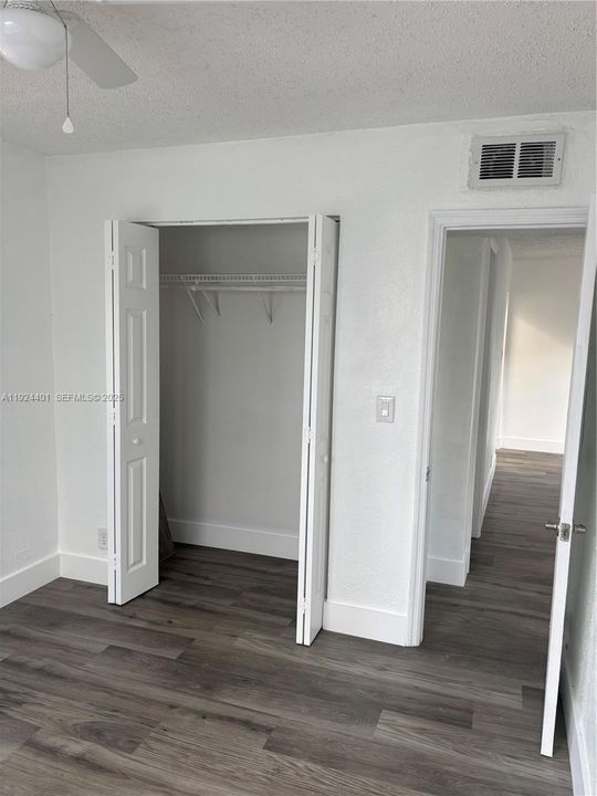 For Sale: $515,000 (3 beds, 2 baths, 1002 Square Feet)