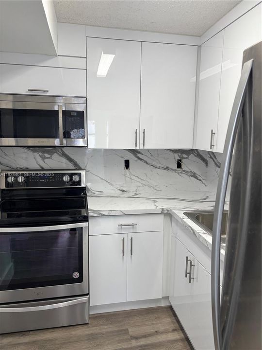 For Sale: $515,000 (3 beds, 2 baths, 1002 Square Feet)