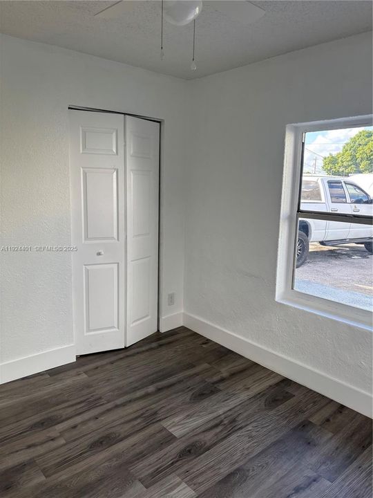 For Sale: $515,000 (3 beds, 2 baths, 1002 Square Feet)