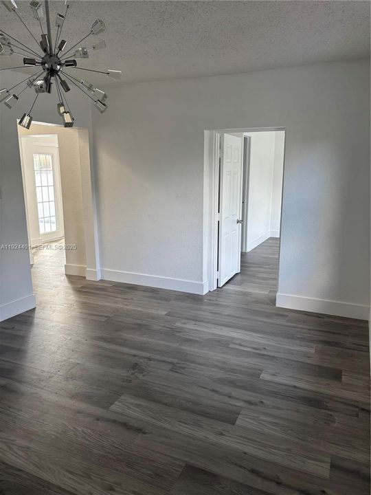 For Sale: $515,000 (3 beds, 2 baths, 1002 Square Feet)