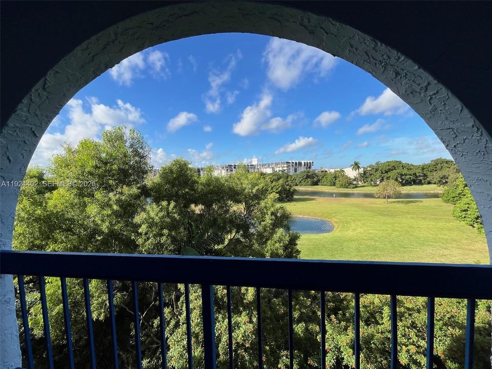 For Rent: $1,800 (1 beds, 1 baths, 676 Square Feet)