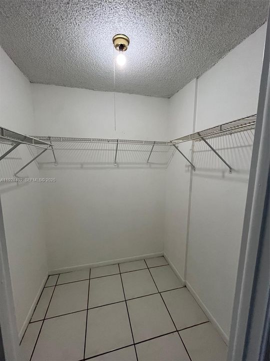For Rent: $1,800 (1 beds, 1 baths, 676 Square Feet)