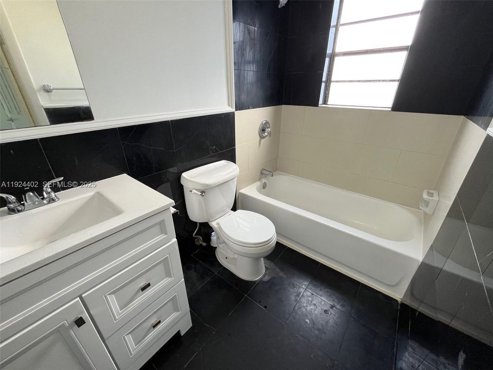 For Rent: $1,800 (1 beds, 1 baths, 676 Square Feet)