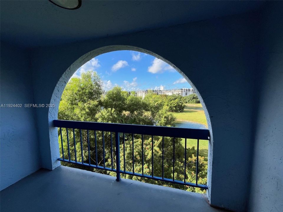 For Rent: $1,800 (1 beds, 1 baths, 676 Square Feet)
