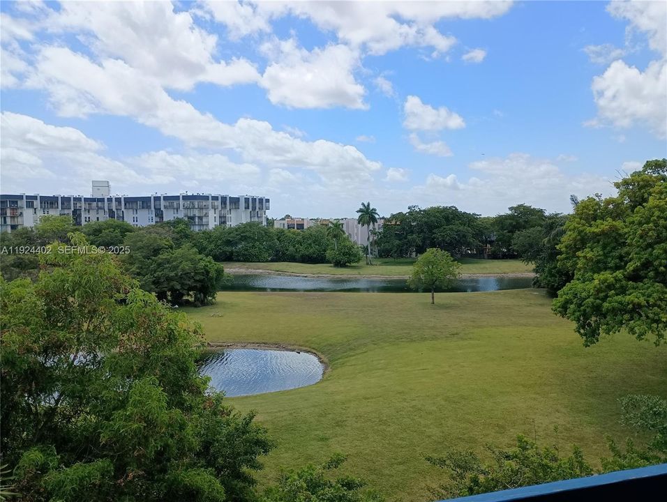 For Rent: $1,800 (1 beds, 1 baths, 676 Square Feet)