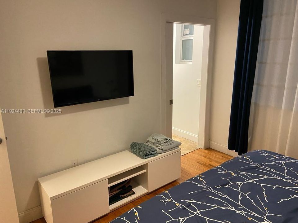 For Rent: $3,000 (2 beds, 2 baths, 820 Square Feet)