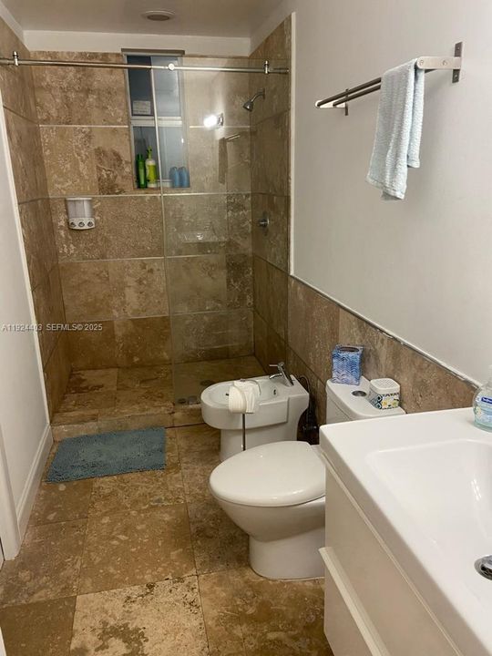 For Rent: $3,000 (2 beds, 2 baths, 820 Square Feet)