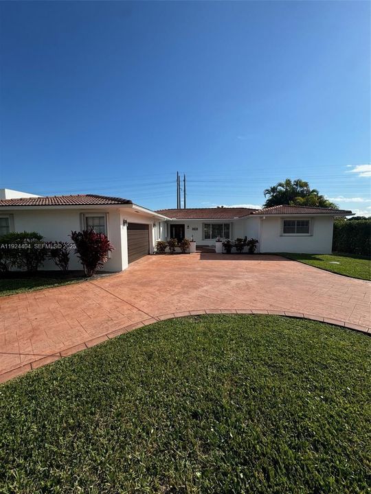 For Rent: $5,600 (3 beds, 2 baths, 2626 Square Feet)