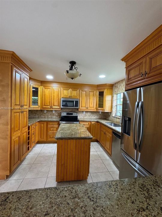 For Rent: $5,600 (3 beds, 2 baths, 2626 Square Feet)