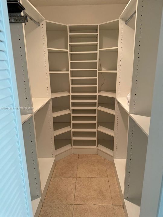 For Rent: $5,600 (3 beds, 2 baths, 2626 Square Feet)