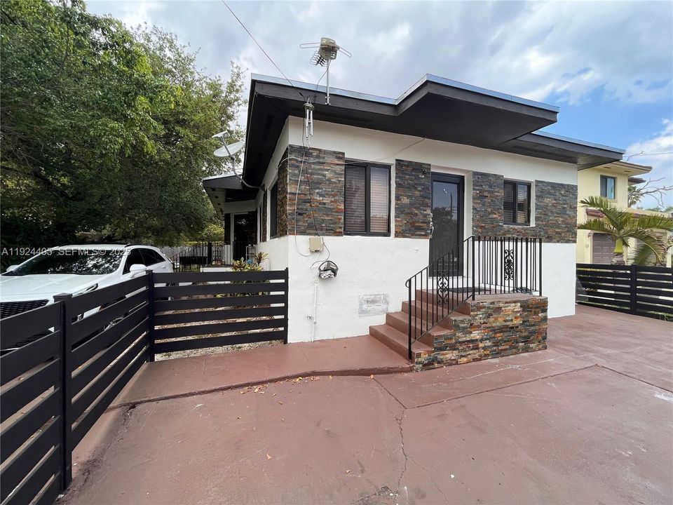 For Sale: $1,150,000 (0 beds, 0 baths, 1244 Square Feet)