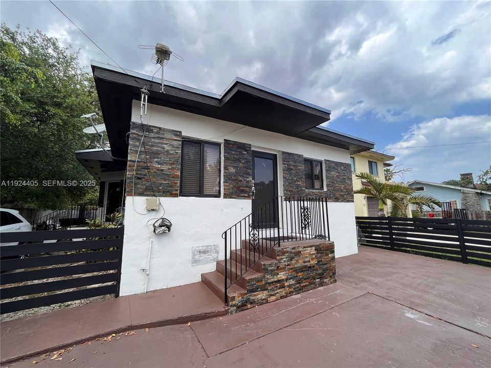 For Sale: $1,150,000 (0 beds, 0 baths, 1244 Square Feet)