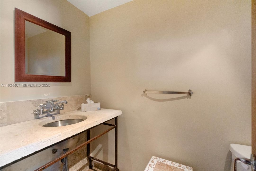 For Sale: $1,150,000 (1 beds, 1 baths, 960 Square Feet)