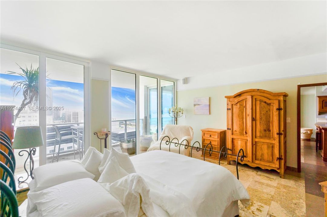 For Sale: $1,150,000 (1 beds, 1 baths, 960 Square Feet)