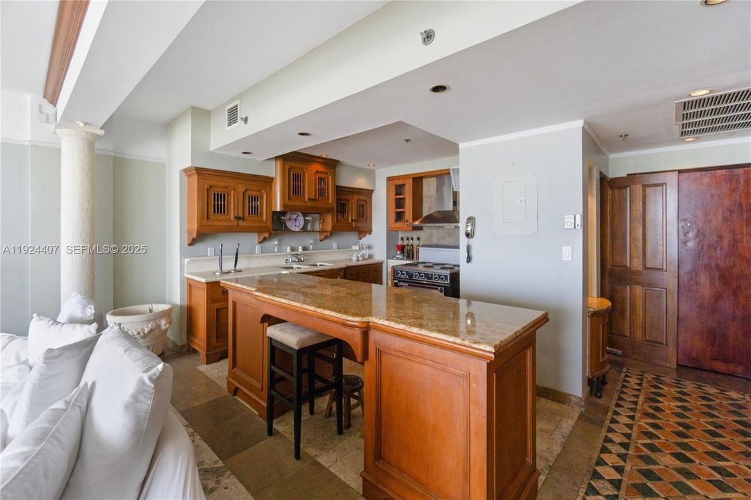 For Sale: $1,150,000 (1 beds, 1 baths, 960 Square Feet)