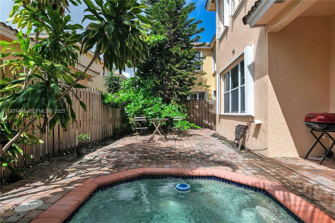 В аренду: $4,000 (2 спален, 2 ванн, 1976 Квадратных фут)