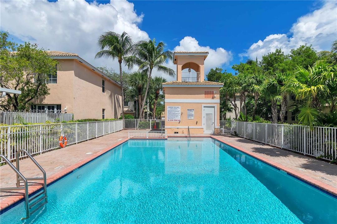 В аренду: $4,000 (2 спален, 2 ванн, 1976 Квадратных фут)