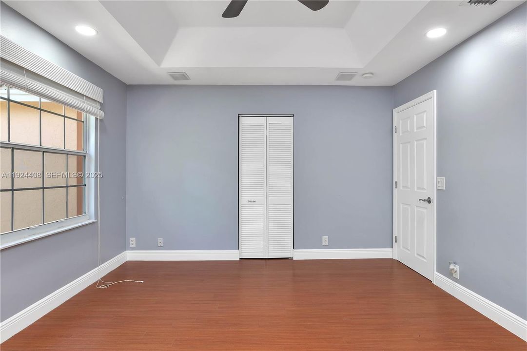 В аренду: $4,000 (2 спален, 2 ванн, 1976 Квадратных фут)