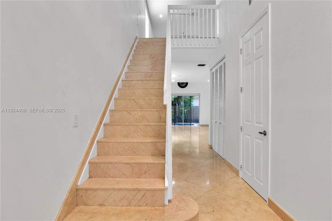 В аренду: $4,000 (2 спален, 2 ванн, 1976 Квадратных фут)