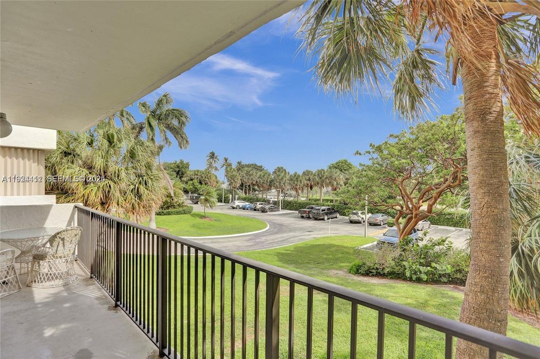 For Rent: $2,500 (1 beds, 1 baths, 1058 Square Feet)