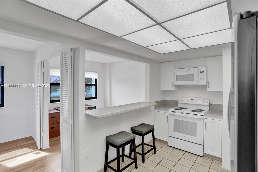 For Rent: $2,500 (1 beds, 1 baths, 1058 Square Feet)