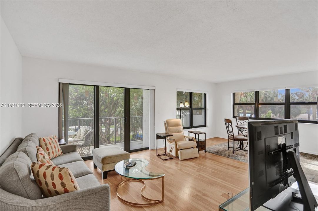 For Rent: $2,500 (1 beds, 1 baths, 1058 Square Feet)