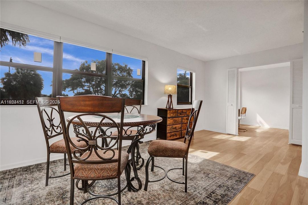 For Rent: $2,500 (1 beds, 1 baths, 1058 Square Feet)