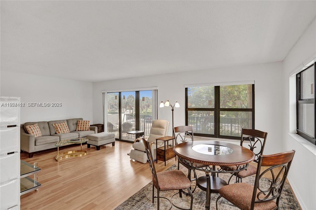 For Rent: $2,500 (1 beds, 1 baths, 1058 Square Feet)