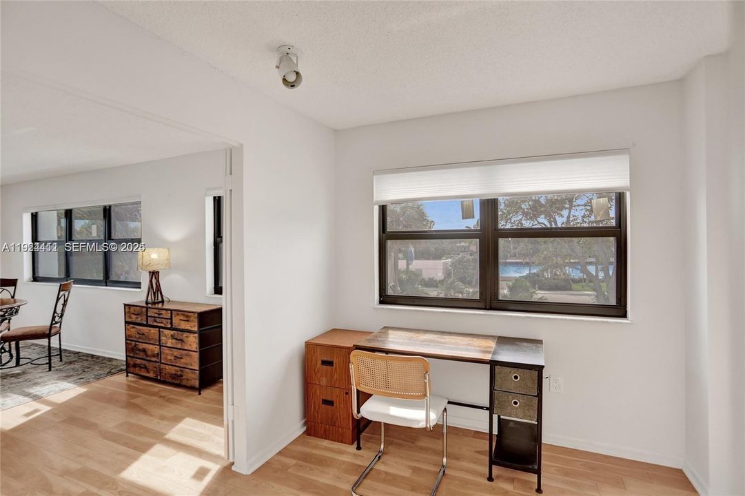 For Rent: $2,500 (1 beds, 1 baths, 1058 Square Feet)