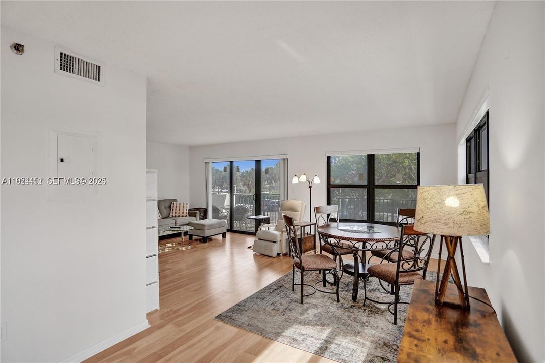 For Rent: $2,500 (1 beds, 1 baths, 1058 Square Feet)