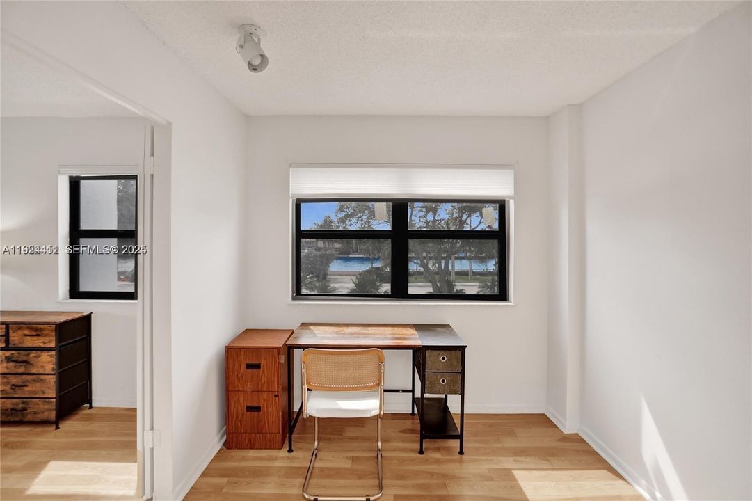 For Rent: $2,500 (1 beds, 1 baths, 1058 Square Feet)