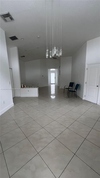 出租: $3,700 (3 贝兹, 2 浴室, 1485 平方英尺)