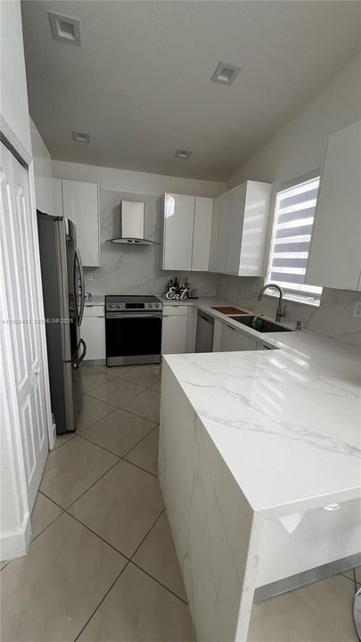 出租: $3,700 (3 贝兹, 2 浴室, 1485 平方英尺)