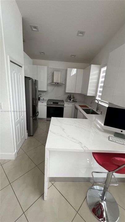 出租: $3,700 (3 贝兹, 2 浴室, 1485 平方英尺)