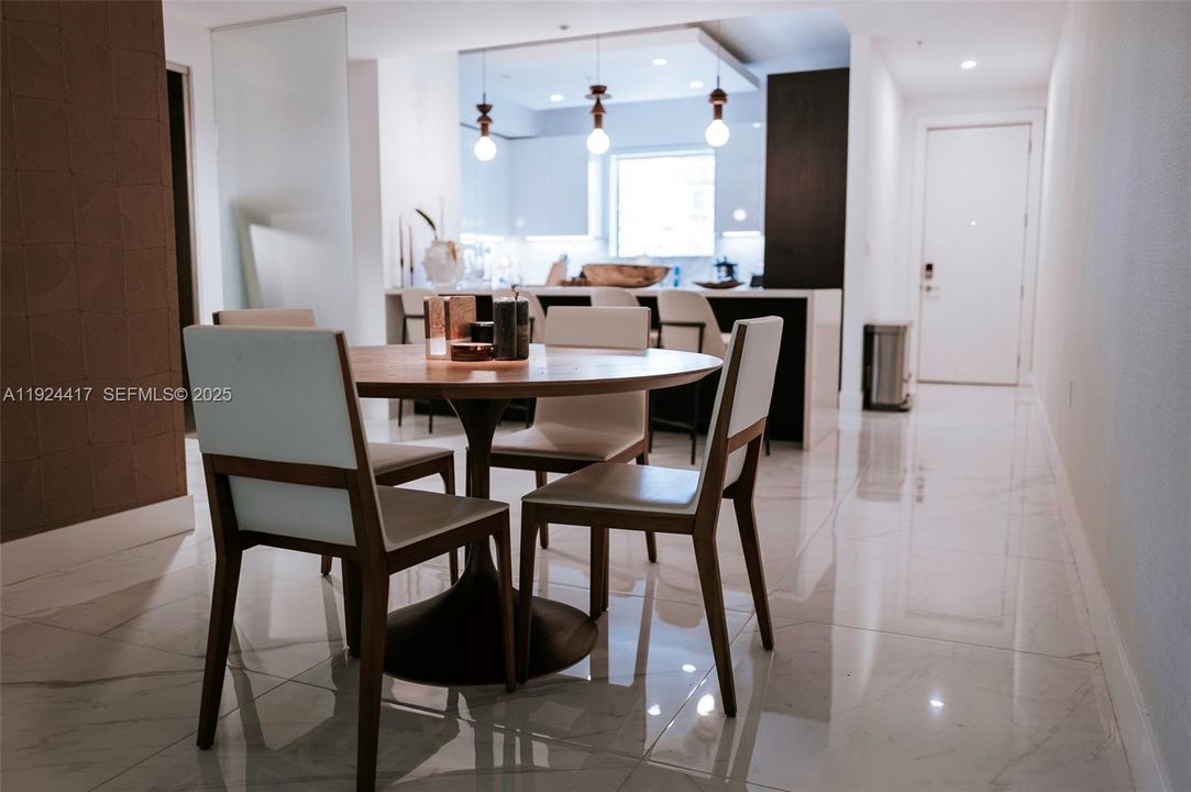 En Venta: $1,495,000 (3 camas, 3 baños, 1944 Pies cuadrados)