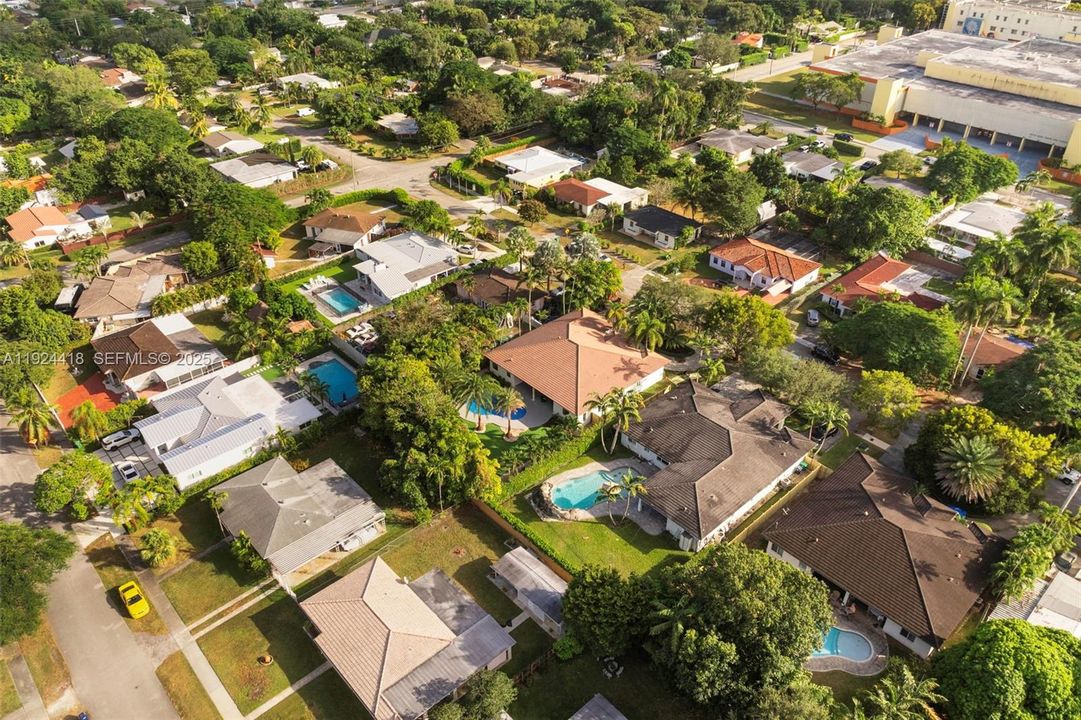 For Sale: $2,495,000 (5 beds, 3 baths, 2754 Square Feet)