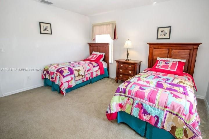 出租: $3,300 (5 贝兹, 4 浴室, 0 平方英尺)