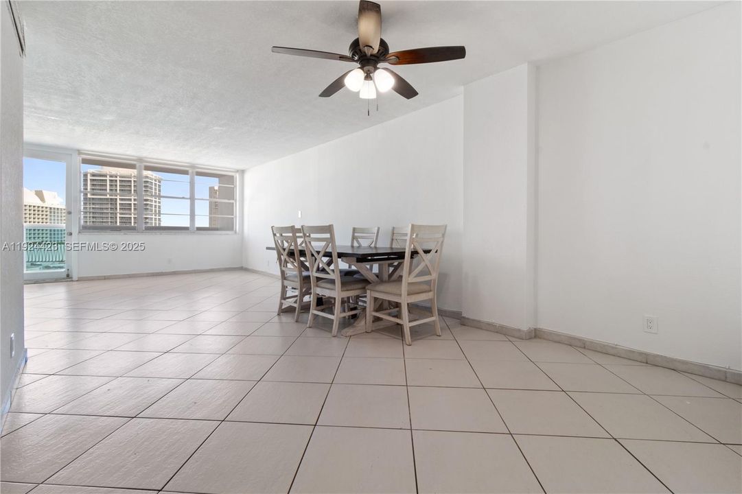 En Venta: $310,000 (1 camas, 1 baños, 910 Pies cuadrados)