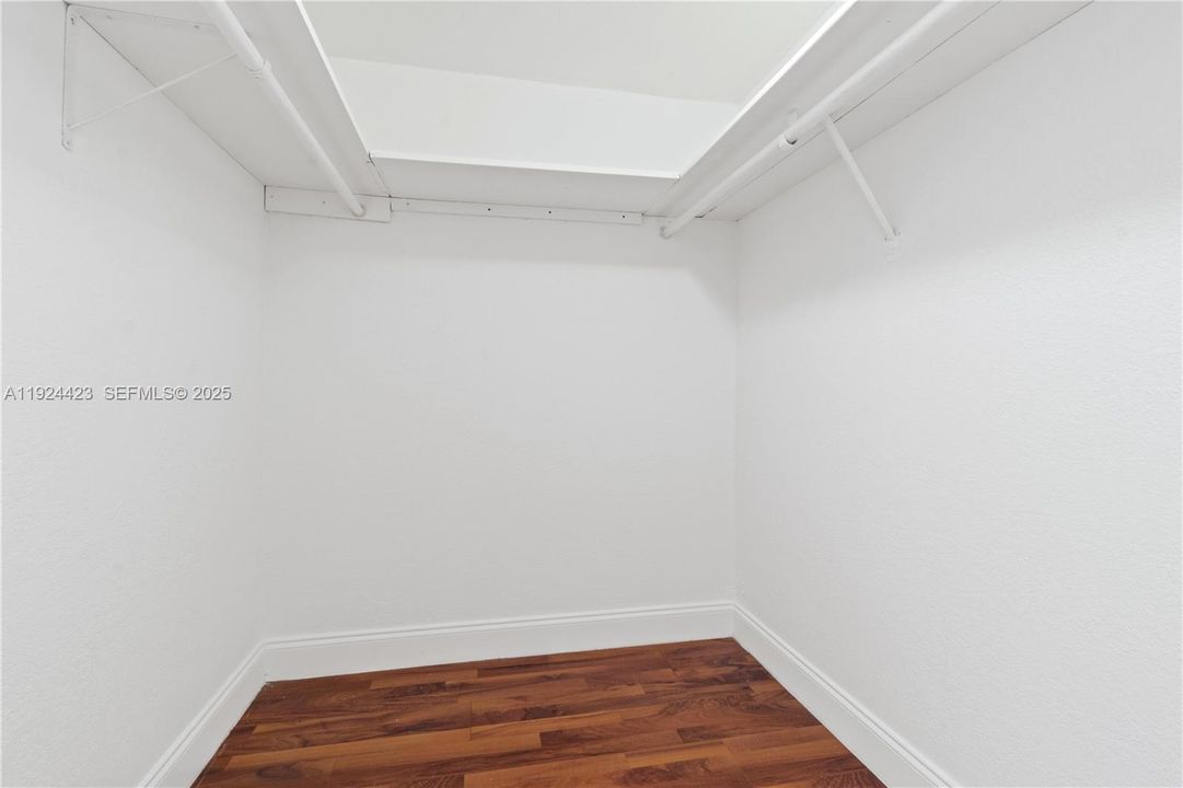 En Venta: $310,000 (1 camas, 1 baños, 910 Pies cuadrados)