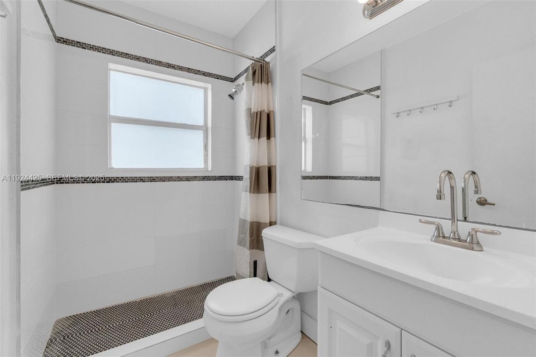 待售: $175,000 (0 贝兹, 1 浴室, 465 平方英尺)