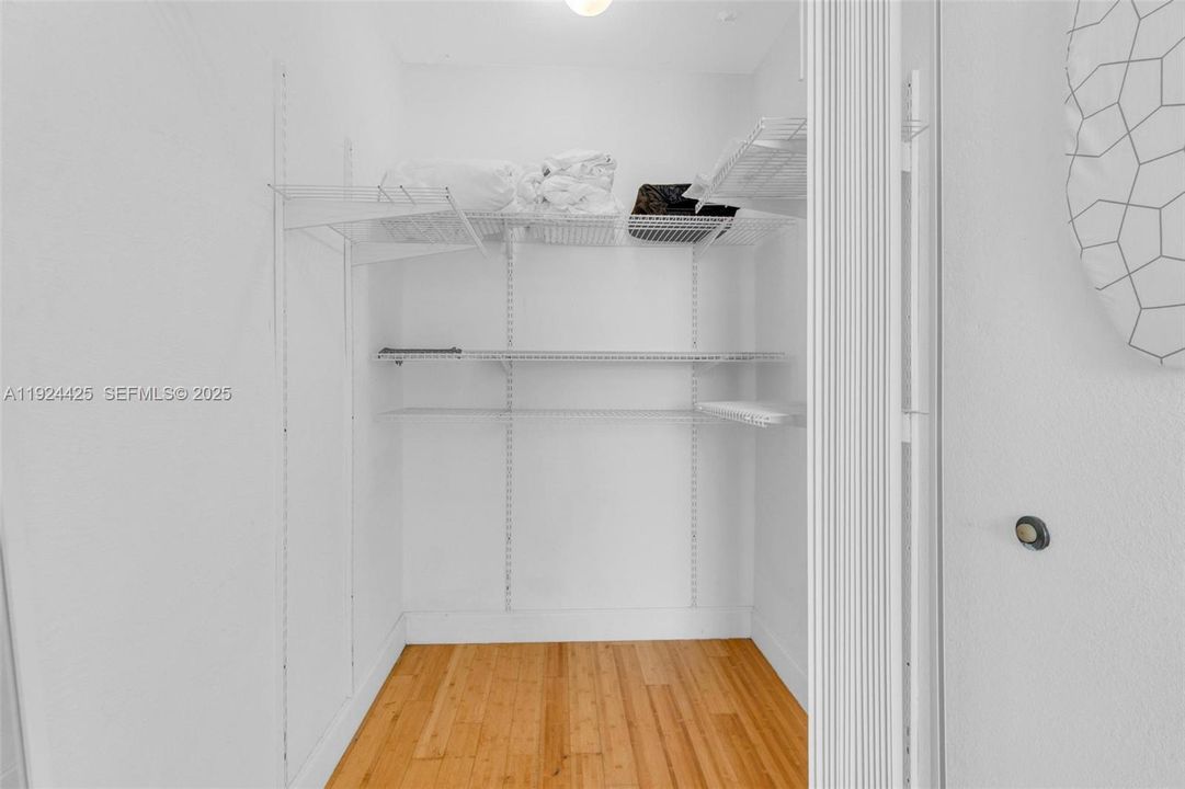 待售: $175,000 (0 贝兹, 1 浴室, 465 平方英尺)