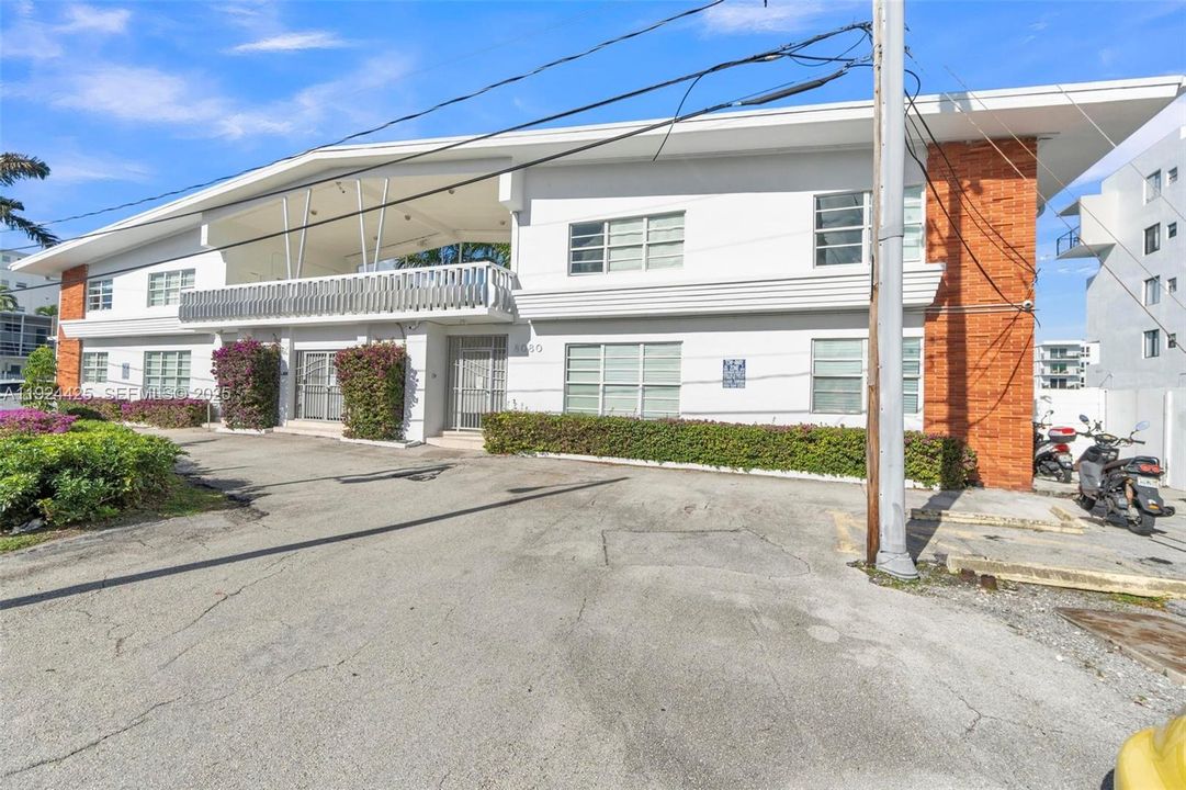 待售: $175,000 (0 贝兹, 1 浴室, 465 平方英尺)