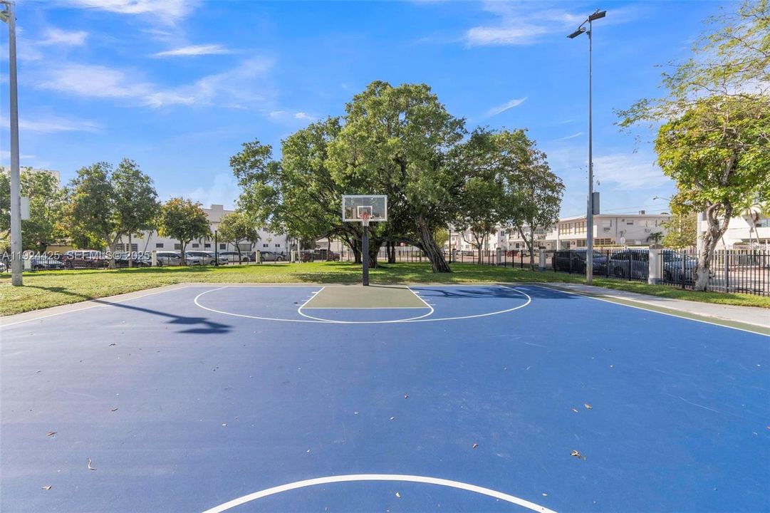 待售: $175,000 (0 贝兹, 1 浴室, 465 平方英尺)