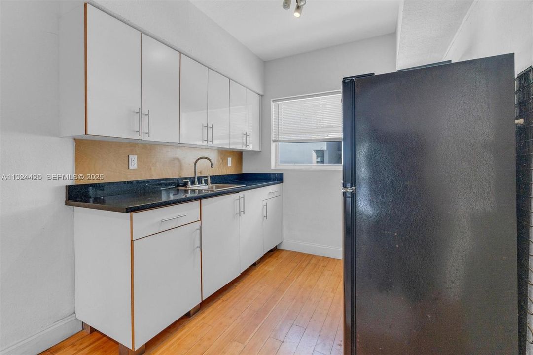 待售: $175,000 (0 贝兹, 1 浴室, 465 平方英尺)