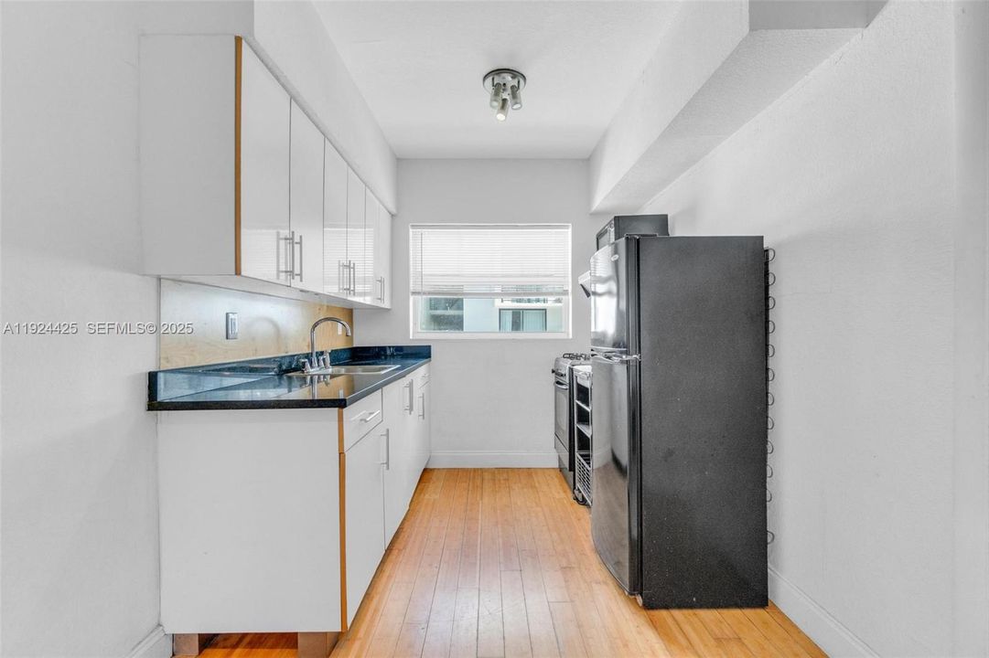 待售: $175,000 (0 贝兹, 1 浴室, 465 平方英尺)