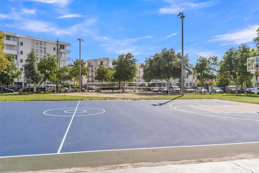 待售: $175,000 (0 贝兹, 1 浴室, 465 平方英尺)